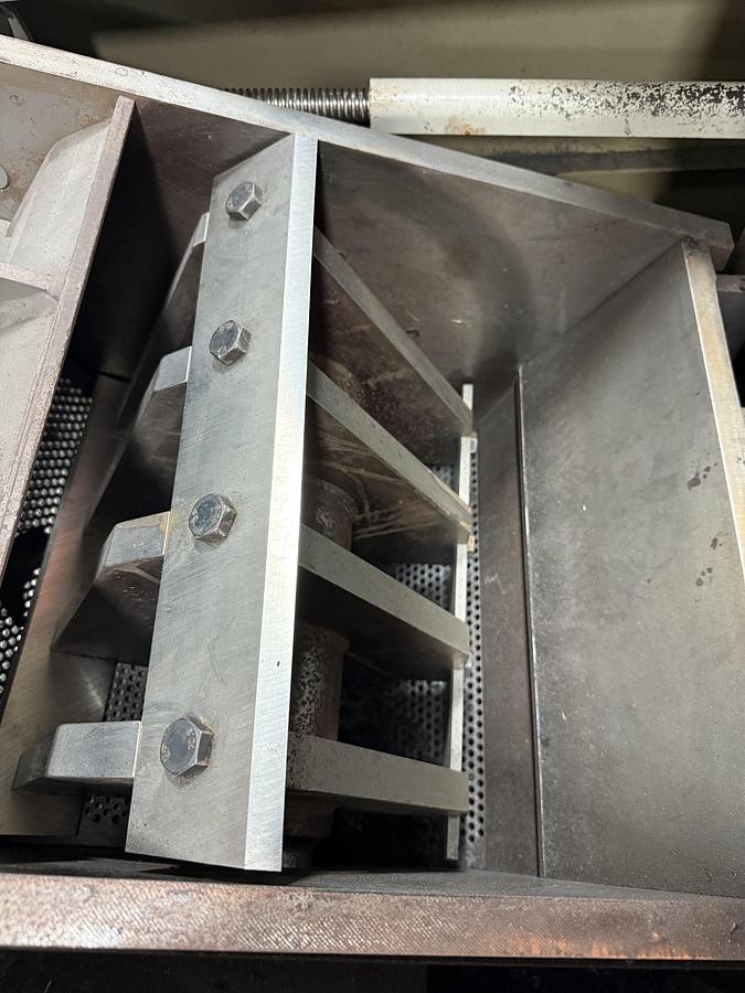 Used CUMBERLAND Grinder 484-GRAN-3KN USED