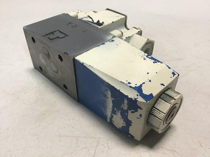 Used VICKERS Directional Control Valve DG4V32AMP7H7P1050 #129685