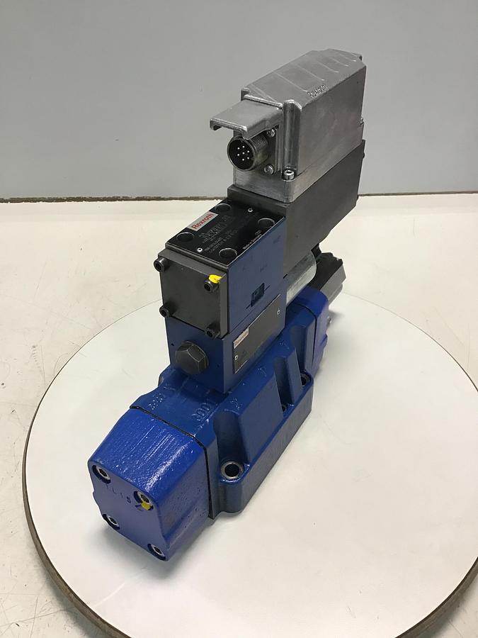 Used BOSCH 4-Way Solenoid Directional Servo Valve 0 811 404 601 USED