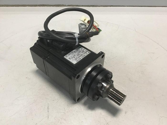 Used YASKAWA Servo Motor SGMAH-02AAA-YU21 #127928