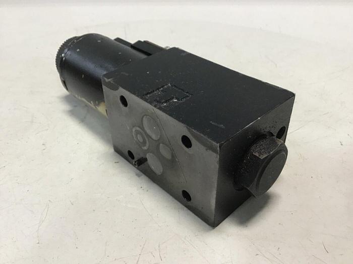 Used VICKERS Directional Valve DG4V-3S-2AL-M-U-HL7-60-EN490 #137951