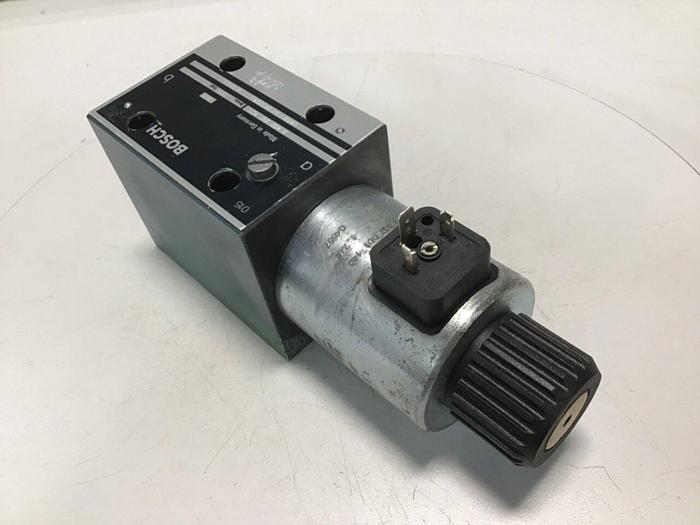 Used BOSCH Hydraulic Valve 0 810 001 825 Used