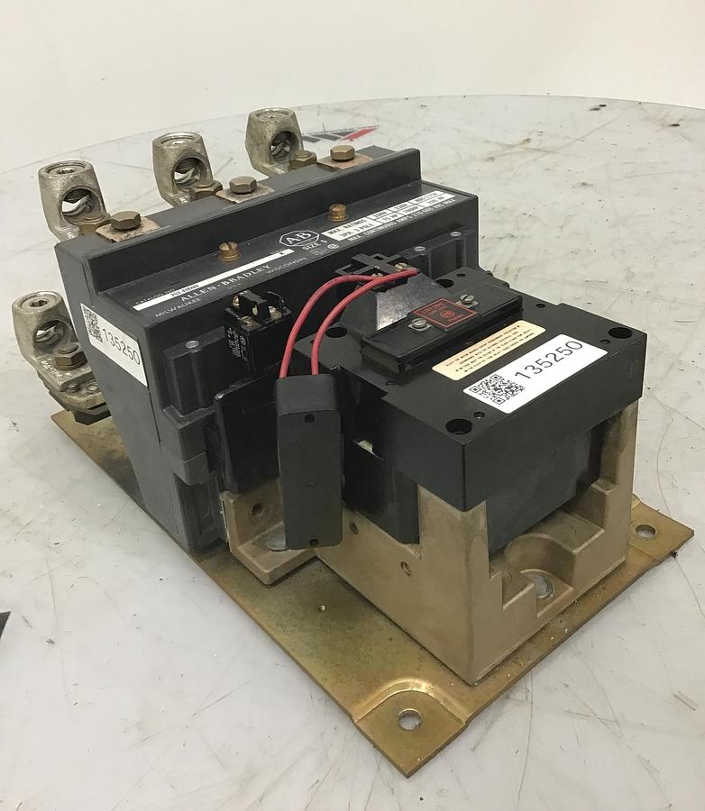 Used ALLEN BRADLEY Starter 702-F0D93 USED #135250