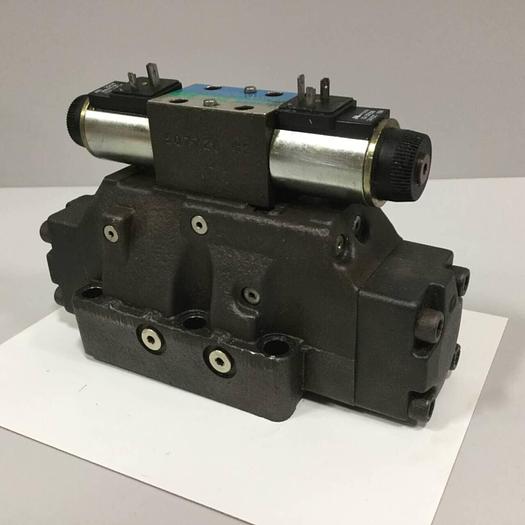 Used VICKERS Directional Control Valve DG5V-8-S-31C-E-T-M-U-HL-B13-10-EN502 #90472