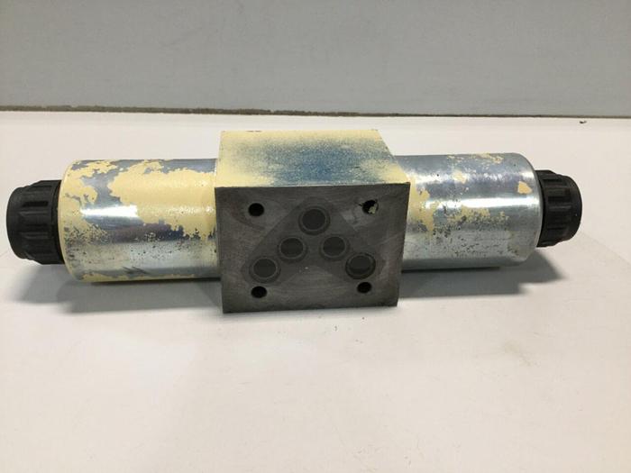 Used MANNESMANN REXROTH Hydraulic Valve 4WE10J32CG24N9K4 #114699