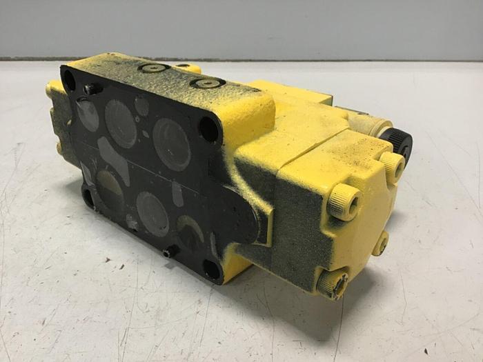 Used VICKERS Solenoid Valve DG4V-3S-6C-M-U-HL7-60-EN490 Used