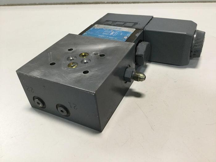 Used VICKERS Valves DG4V-3-2AL-M-U-HL7-60 #110752