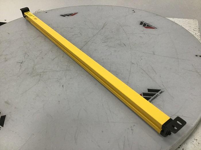 Used BANNER ENGINEERING Safety Light Screen SLSVAR30-1050Q8 USED