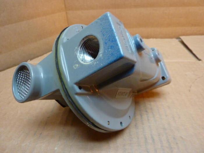 Used FISHER CONTROLS Regulator Valve R522-56 #22359