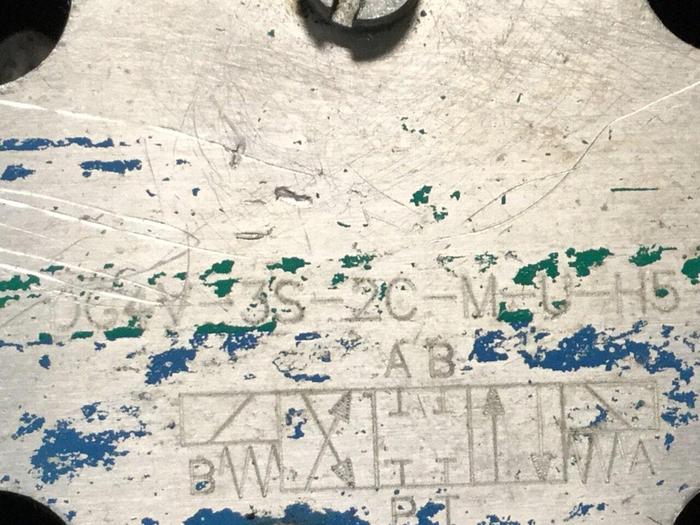 Used VICKERS Valve DG4V-3S-2C-M-U-H5-60 #111274