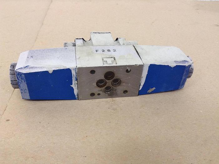 Used VICKERS Tokimec Directional Control Valve DG4V32CMP7H750 Used