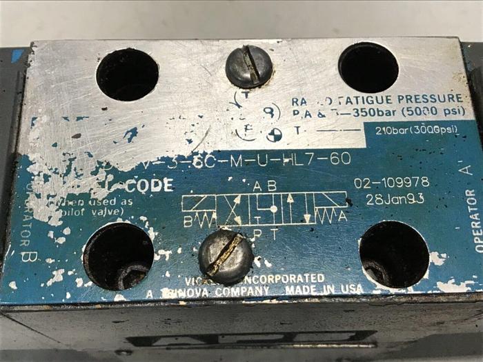 Used VICKERS Directional Valve DG4V-3-6C-M-U-HL7-60 Used