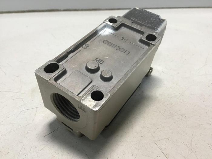 Used OMRON Limit Switch D4B-2115N-R #121514