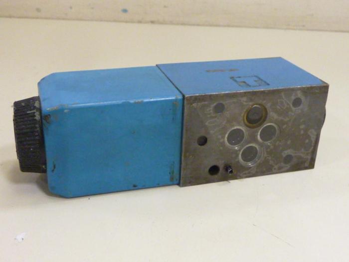 Used VICKERS Valves DG4V-3-2AL-M-U-HL7-60 #65639