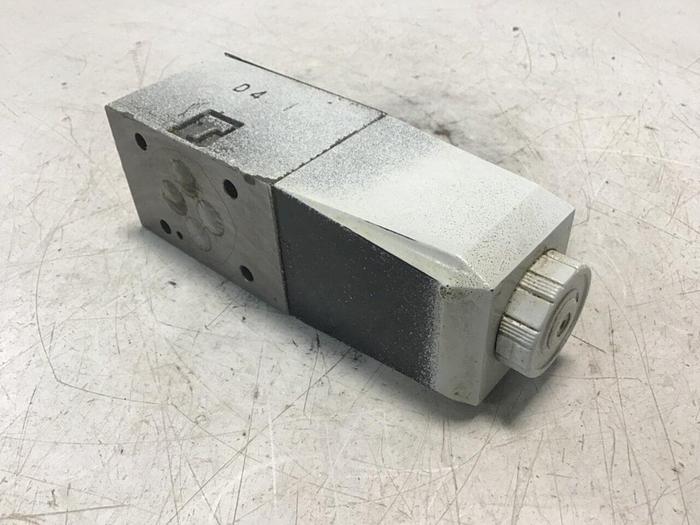 Used VICKERS Valve DG4V-3-2A-M-U7-H-7-50 USED