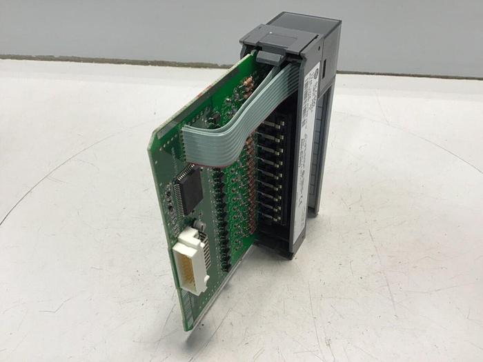 Used ALLEN BRADLEY Input Module 1746-IV16 SER C #118323