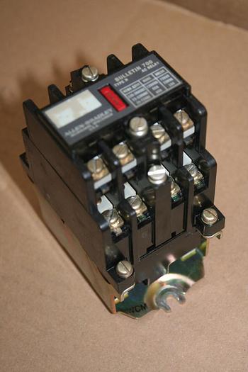 Used ALLEN BRADLEY AC Relay 700-N800A1 SER C #20768