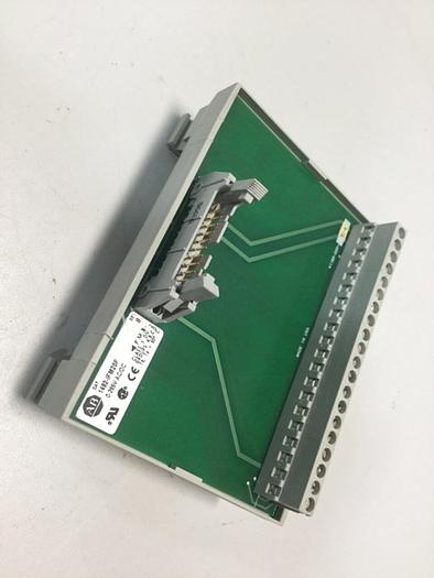 Used ALLEN BRADLEY Module 1492-IFM20F #105530