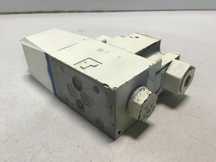 Used VICKERS Valve DG4V-3-2AL-M-P7-H-7-T10-50 #130531