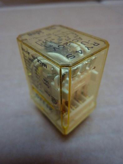 Used IDEC Relay RY4S-U #24565