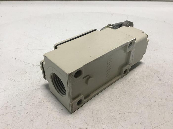 Used YAMATAKE Limit Switch LJA10-11A21N-003 #121724