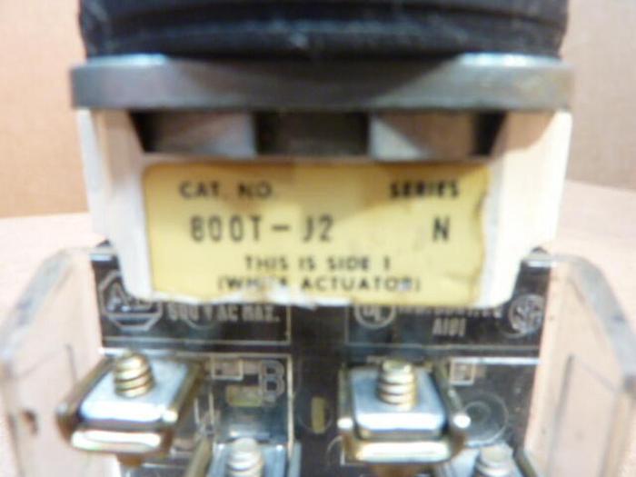 Used ALLEN BRADLEY Selector Switch 800T-J2 SER N #38157