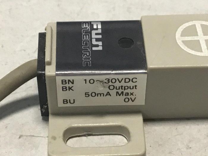 Used FUJI ELECTRIC Proximity Switch PE-B4D3 #128404