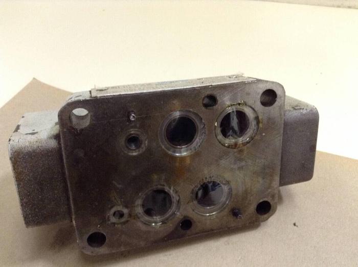 Used VICKERS Valve DG5S4042CXETMFWB670 #67794