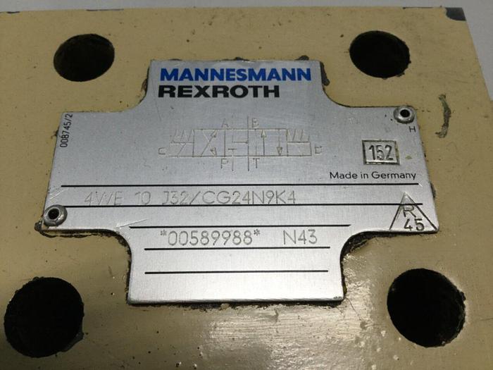 Used MANNESMANN REXROTH Hydraulic Valve 4WE10J32CG24N9K4 #114705