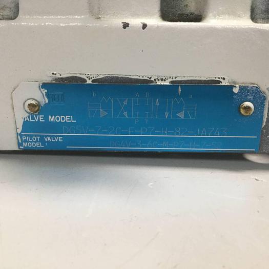 Used TOKIMEC VICKERS Valve DG5V-7-2C-E-P7-H-82-JA743 #95283