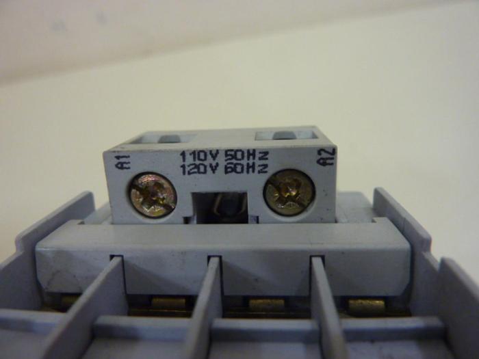 Used ALLEN BRADLEY Contactor 100-C12.200 SER A #49767