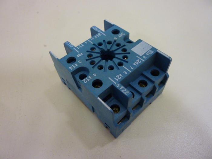 Used FINDER Relay Base 90.27 #53738