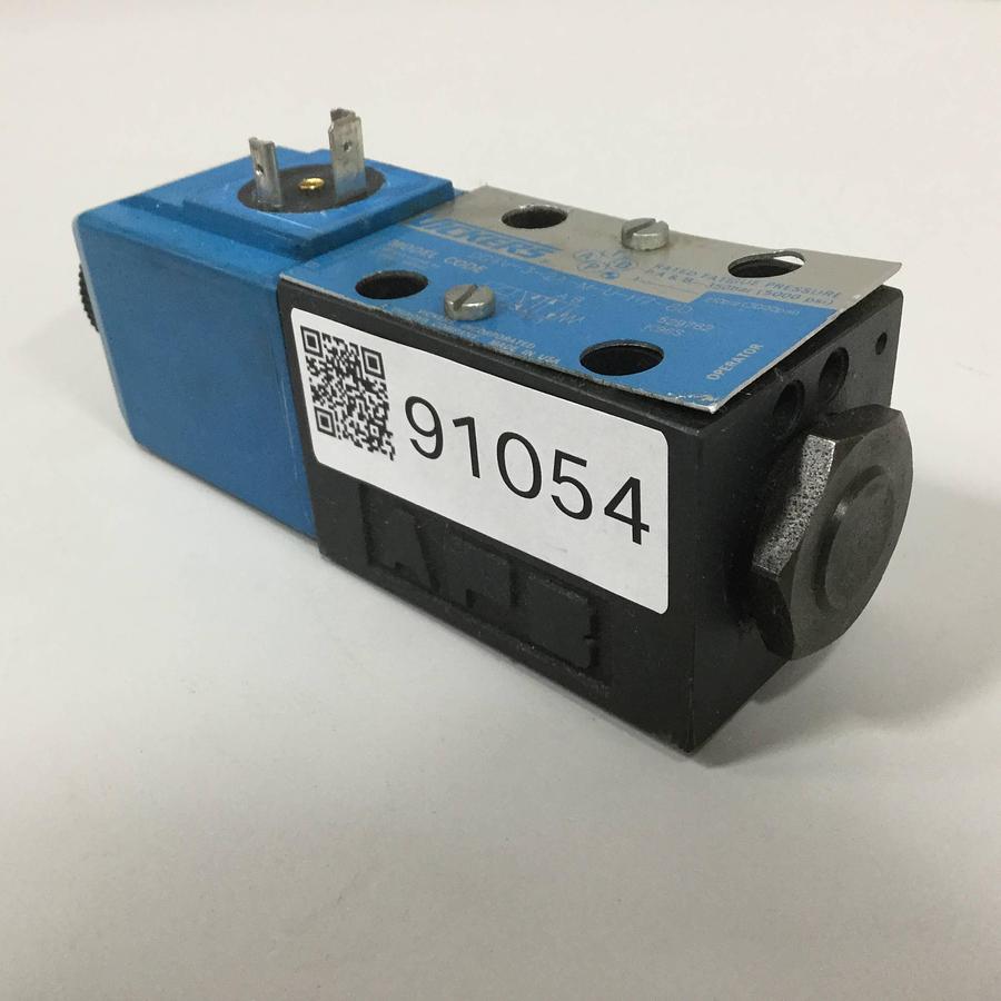 Used VICKERS Valve DG4V-3-2A-M-U-H7-60 Used