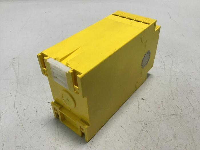 Used SICK OPTIC ELECTRONIC Relay UE43-3MF2D3 #131154