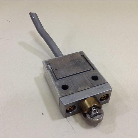 Used OMRON Limit Switch D4C-9049 #72340