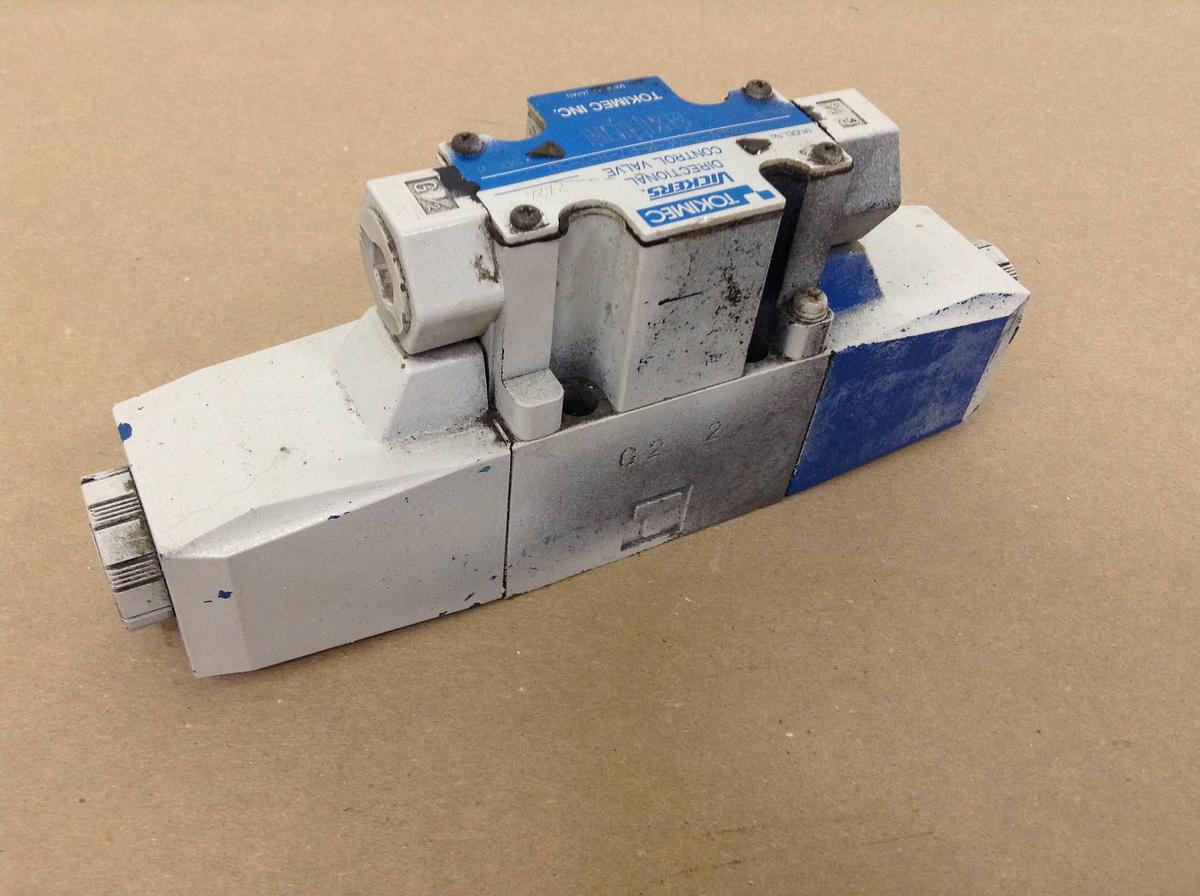 Used VICKERS Directional Control Valve DG4V36CMP7H750 USED