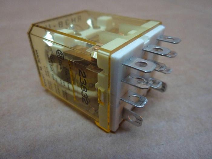 Used IDEC Relay RH3B-U #24560