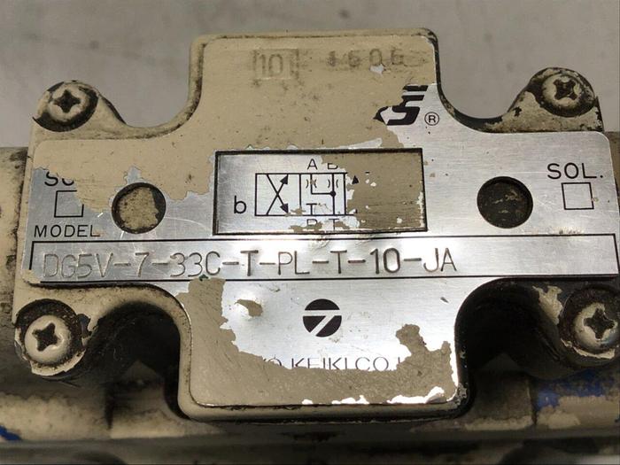 Used VICKERS Valve DG5V-7-33C-T-PL-T-10-JA Used