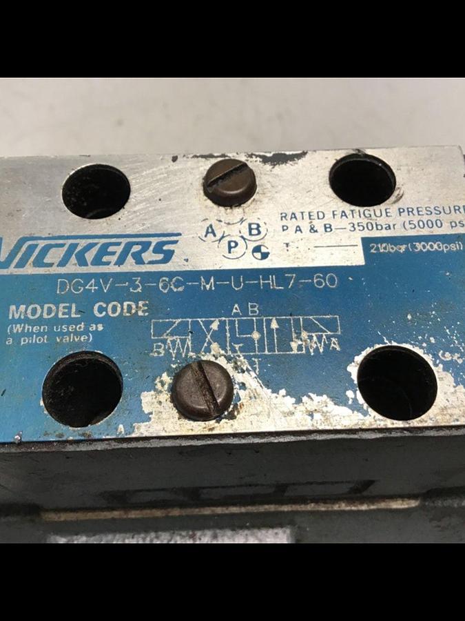 Used VICKERS Directional Valve DG4V-3-6C-M-U-HL7-60 Used