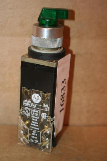 Used ALLEN BRADLEY Selector Switch 800MR-16HX2BS GREEN Used DNL SCRAPPED