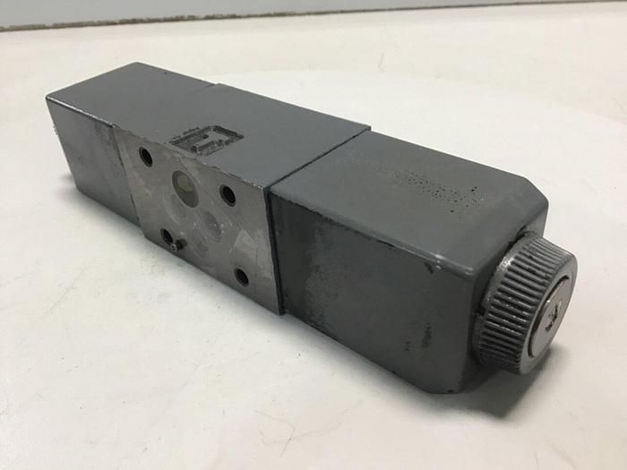 Used VICKERS Directional Valve DG4V-3-6C-M-U-HL7-60 Used