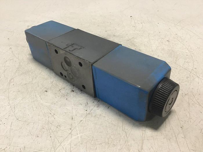 Used VICKERS Directional Valve DG4V-3-6C-M-U-HL7-60 Used