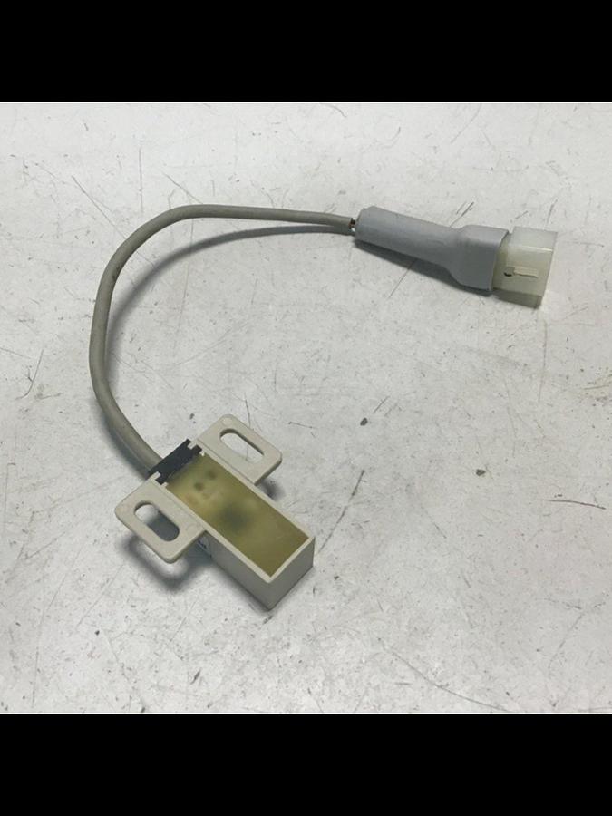 Used FUJI ELECTRIC Proximity Switch PE-B4D3 USED