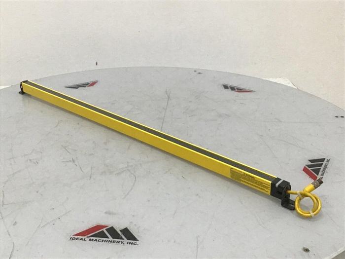 Used BANNER ENGINEERING Light Curtain Emitter USE3624YP2 #49870