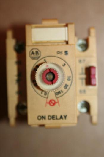 Used ALLEN BRADLEY Pneumatic Timer 196-FTA SER B #17707