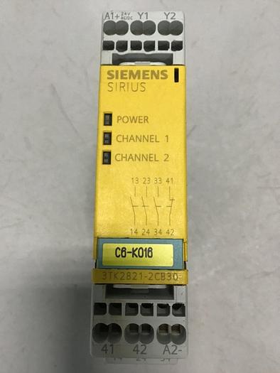Used SIEMENS Relay Module 3TK2821-2CB30 #138544