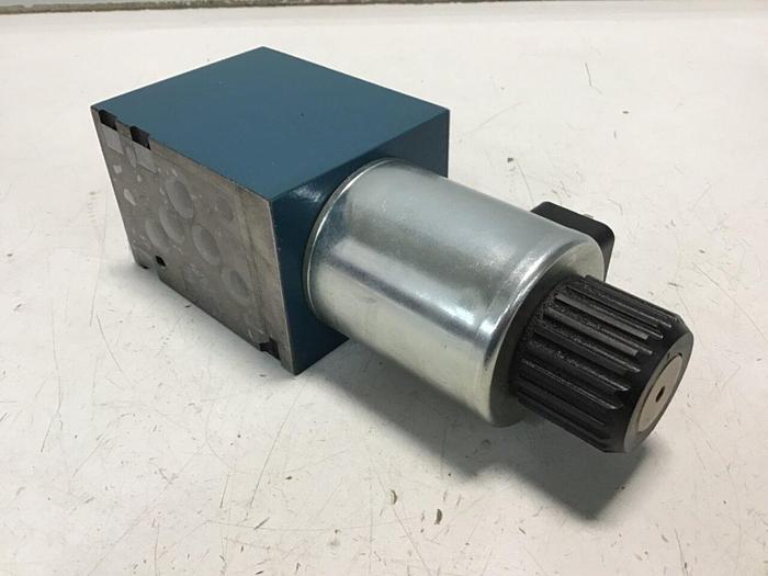 Used BOSCH Hydraulic Valve 0 810 001 830 Used