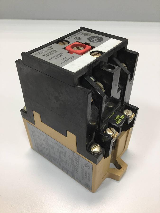 Used ALLEN BRADLEY AC Relay 700-P400A4 SER B Used