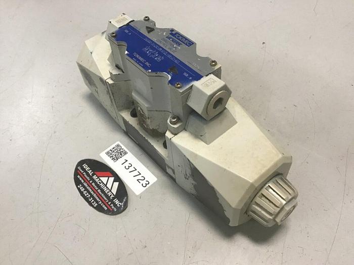 Used VICKERS Valve DG4V-5-2C-M-P71-H-7-40 #137723