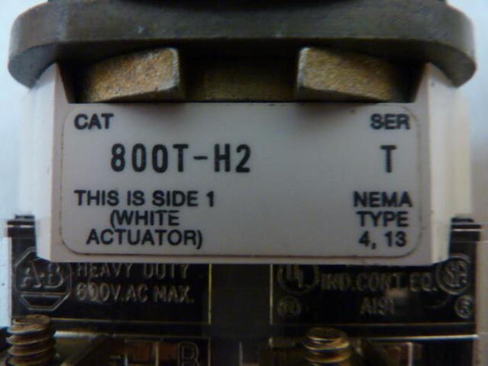 Used ALLEN BRADLEY Selector Switch 800T-H2 SER T #38121